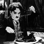 Charlie Chaplin Comiéndose Su Zapato